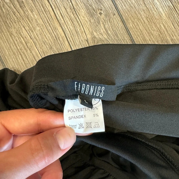 NWT FABONICS Black Ruched Bust Sports Bra & Biker Shorts L - Picture 3 of 3